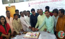বঙ্গবন্ধুর সমাধিতে জাতীয় সাপ্তাহিক মধুমতি কন্ঠ পত্রিকার শ্রদ্ধা